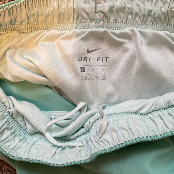 3 pairs!!! Womens NIKE running shorts - Picture 5 of 7